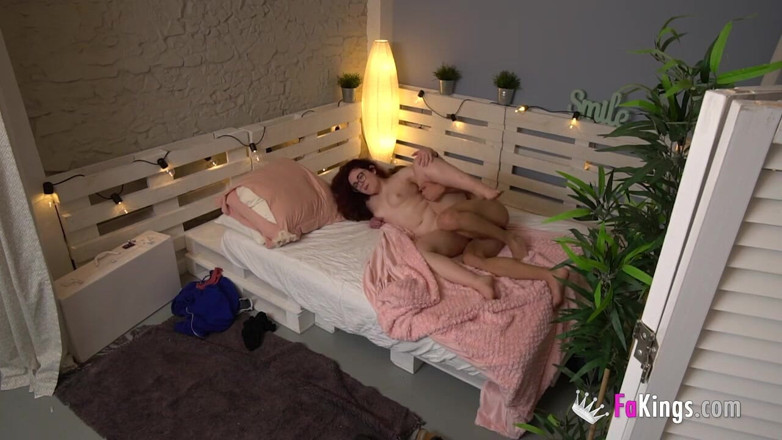 FAKings: Рыжая тинка Ishtar показывает нам, что она делает дома с друзьями