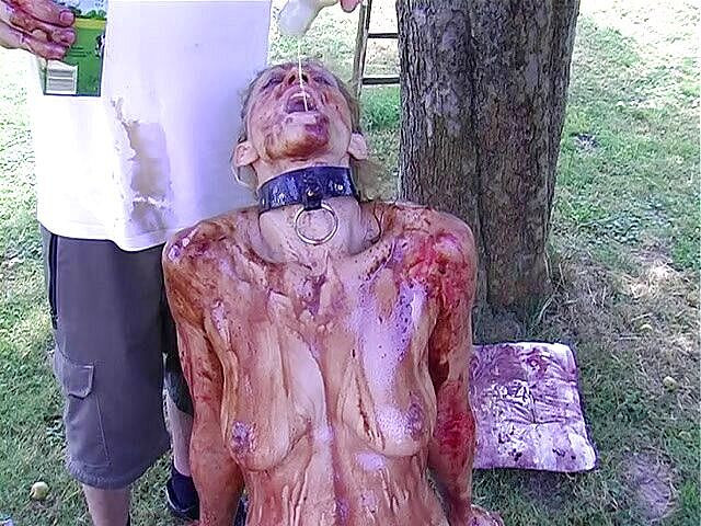 Lucky Wankerz: Прекрасна блондинка грає зі своєю піхвою на відкритому повітрі