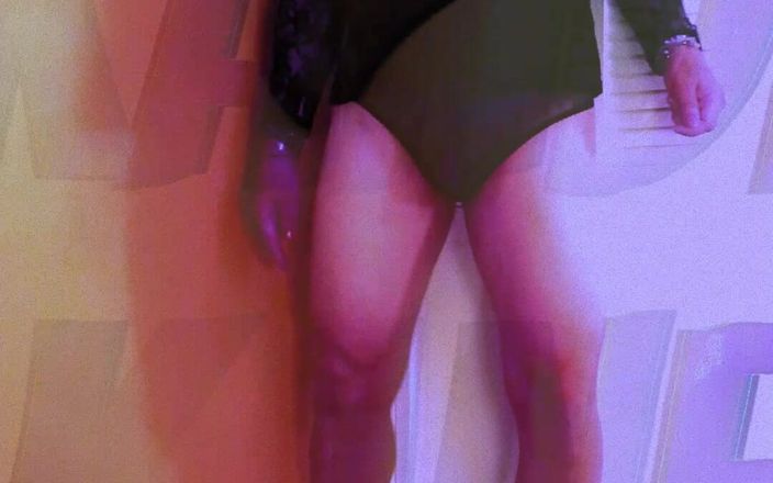 kandiKane: Assista a sexy Kandi Kane balançar sua bunda!