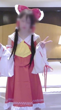Cosplayer Awek Pakaian Downer Langsing Menunjukkan Pesona Tenangnya Sebagai Shrine Maiden Reimu Lagi 2