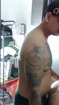 Gordinha com bunda grande é fodida com força e sua vagina cheia de leite