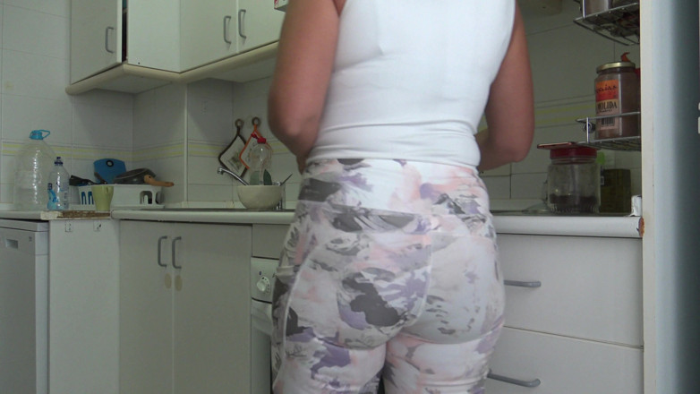 Stepmom Susan: Perverted Stepson Begged Me to Cum on My Hairy Pussy