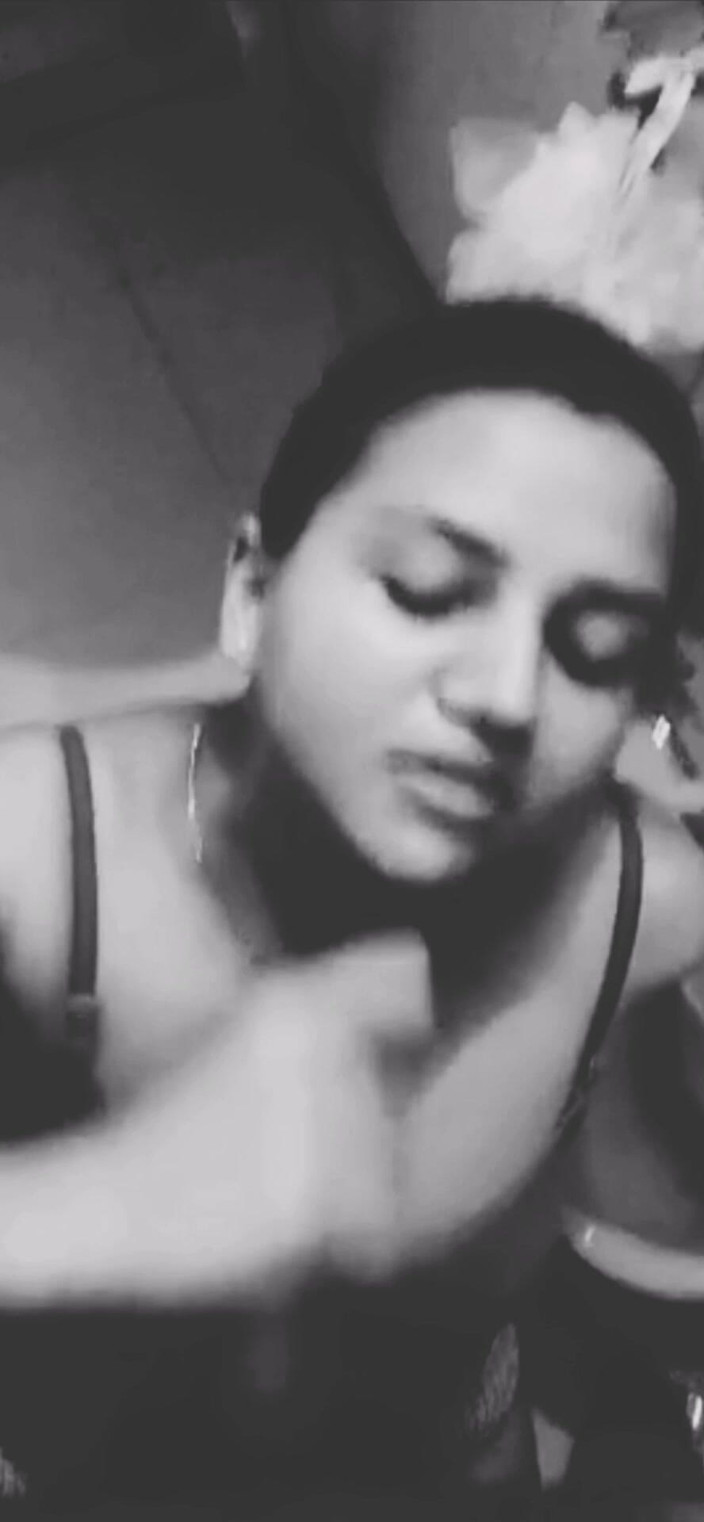 Sanayababhi: Shii, nu ieși pe fața mea, în baia prietenului