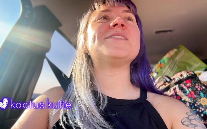 Kactus kutie: 高速公路上危险的户外小便