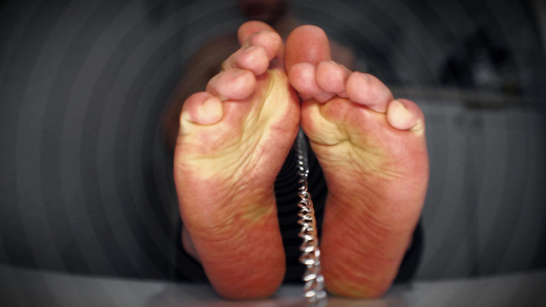 CashmasterAngel: Прикута до ніг господаря