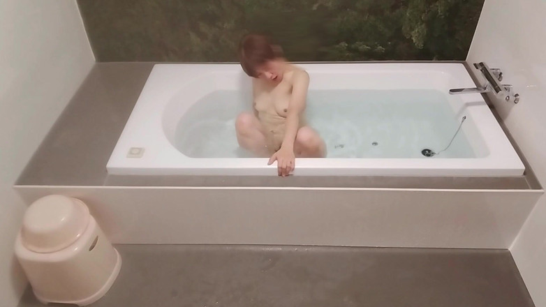 akeieroi: Masturbazione in vasca - masturbazione che ti fa venire così forte...