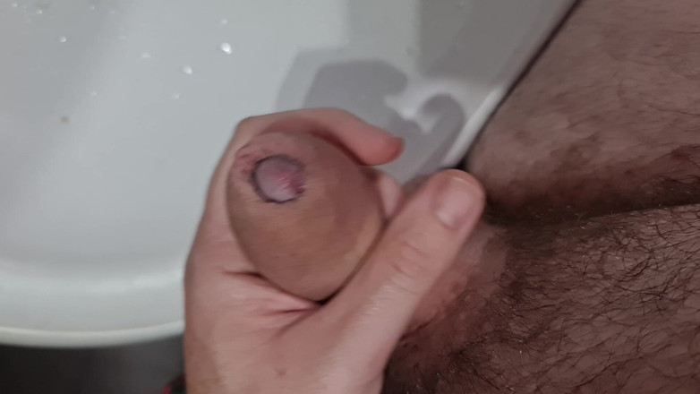 Mirko2589: Il mio cazzo in bagno
