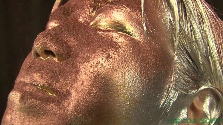 Cocoa Soft: Melukis badan metalik 002
