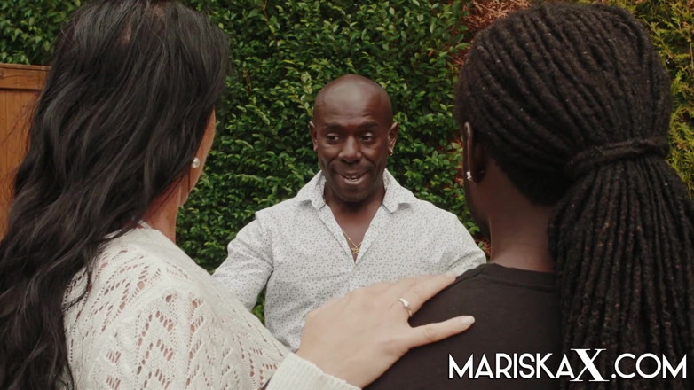 Mariska x: MARISKAX Texas Patti double stuffed by two BBCs