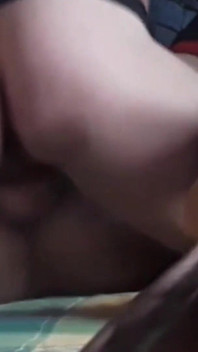 질내 사정으로 보지에 박힌 MILF
