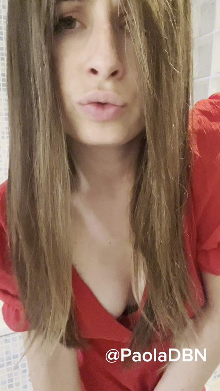 PaolaDbn: Solo in the Bathroom I Play with My Toy
