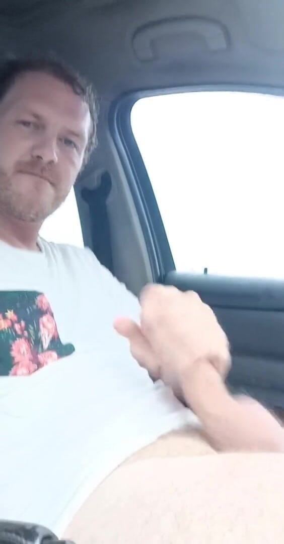 Hunter Van Schooten: 在车里撸管