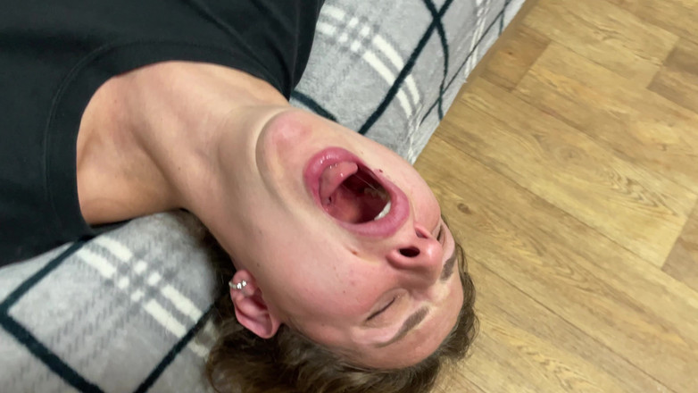 Hottie goddess: Intrusivo fetiche por tosse em primeiro plano