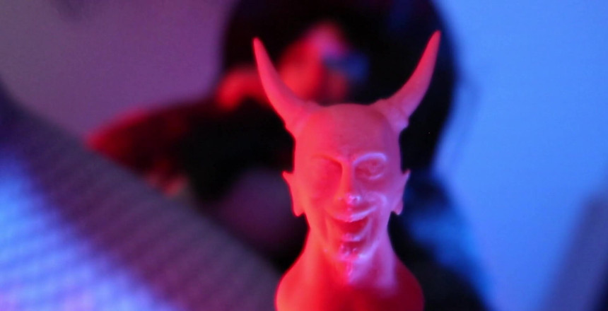 Hunnybrat: Goth Halloween Tease