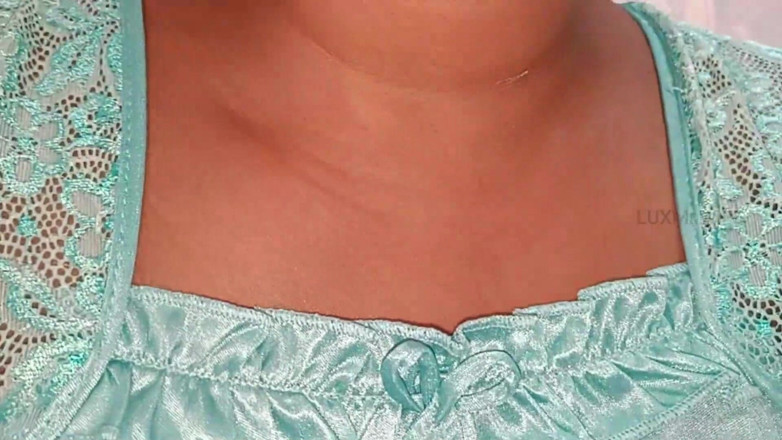 Luxmi Wife: Unter dem Sofa stecken, als schwager kam