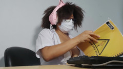 NEGRITA SEXY: Murid cantik lagi pamer cincin pusar dan rok mininya