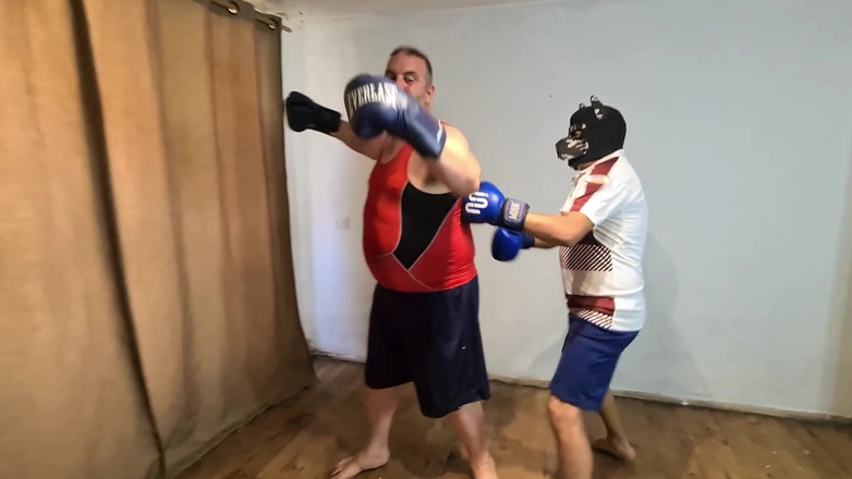 Punchbagplz: Silver styvfar boxare vs Heterofighter - smutsig boxningshetta