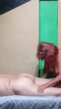 Naturistische rugmassage 6