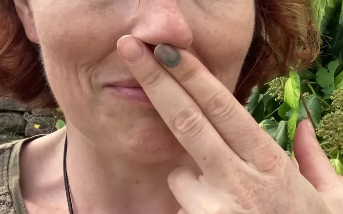 MistressWriggler: Smelling My Stinky Pussy Fingers in a Secluded Garden, Not...