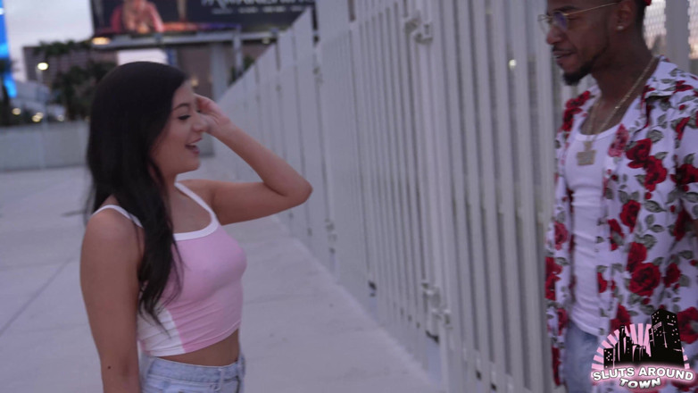 Sluts Around Town: Groupie schlampe gibt muschi an ihren lieblings-rapper auf