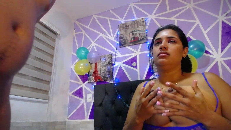 Britanly-Brow: La matrigna tettona in un vestito viola sexy ama succhiare