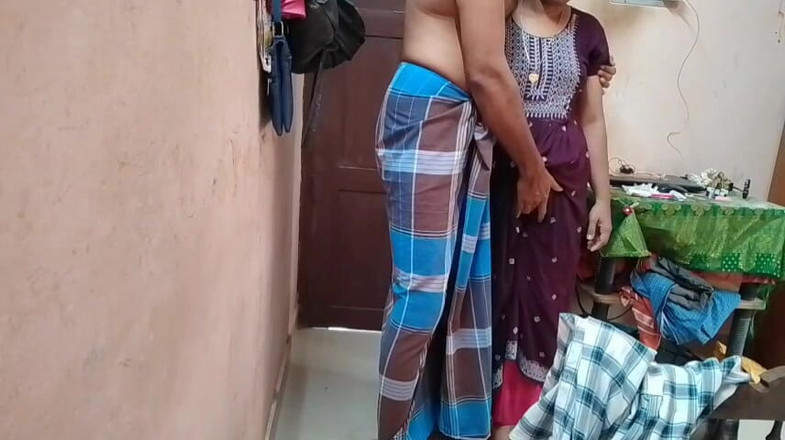 LEGSCOUPLE12: मलयाली पति सेक्स को कवर करने की कोशिश करता है