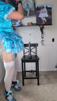 Sissy candy gioca con dildo parte 3