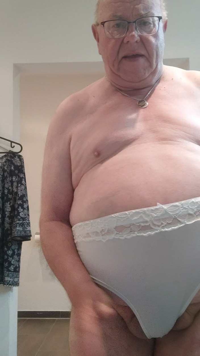 Karlchengeil: Jeu à poil et culotte blanche de femme