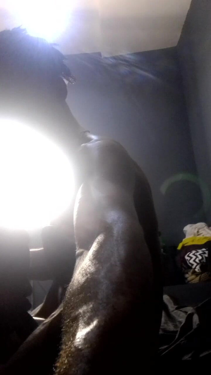 That's_black: У мальчика без дома нет выбора