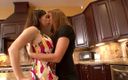 Lesbian Illusion: На кухні дві лесбіянки в дії