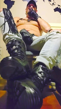 Cash Master Leather Smoker
