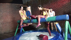 Hot Sex Party: Trzy gorące piękności mają zmysłowe ruchanie z dwoma facetami w...