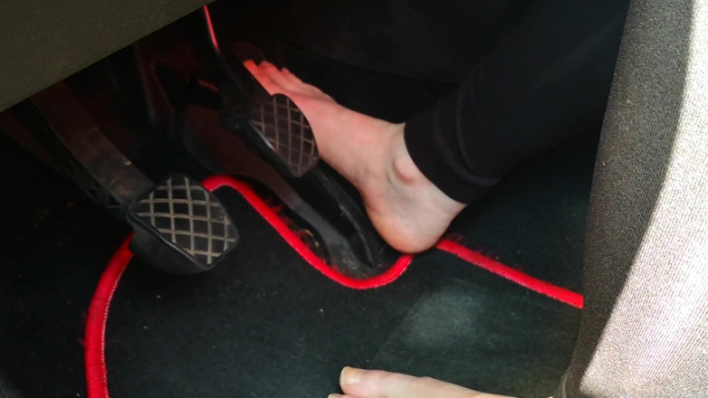 Bouncy Tits Action: Pedal pumping