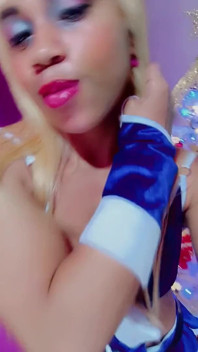 Noel Baba yardımcım u için mutlu dans eden babam seksi ve sevimli