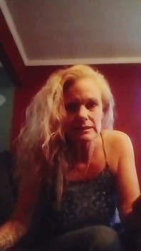 Chủ nhà cho người thuê nhà đánh giá con cu