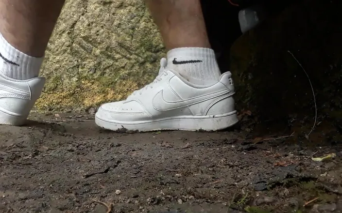 jerkofflover: My Nike White Shoes and Socks
