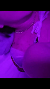 Adik tiri kembar menggoda dan ngentot dengan pakaian seksi