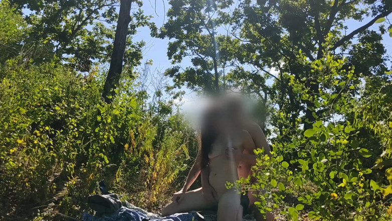 MissPopa: Divertisment sexual în pădure