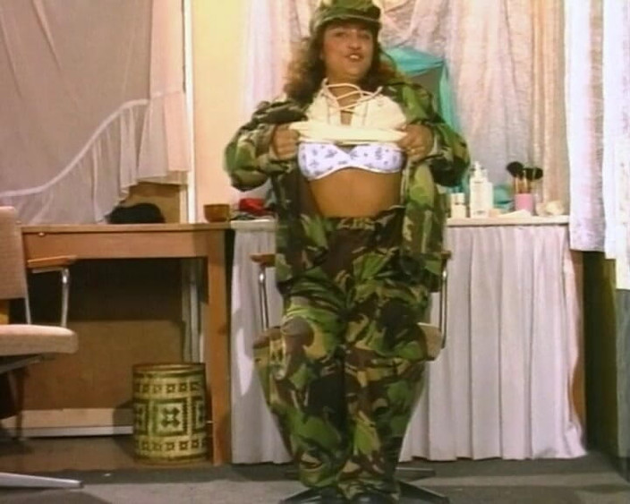 YOUR FIRST PORN: Seluar Dalam Kencing Dan Orgasme Dildo Besar