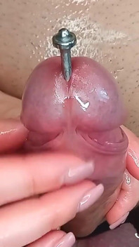 Blocage du sperme dans une bite orgasmique palpitante