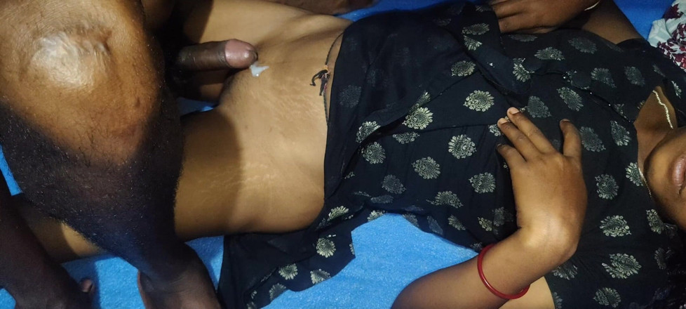 CrossedSituation8: Desi Hot Bhabhichica Del Pueblo Con Coño Apretado Por Primera...