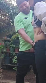 Follando a mi esposa en la fuente para que los nneighbours puedan mirar