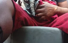 Får den stora svarta kuk att må bra i bilen