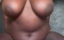 Nasty_hotbabe: Ebenholz-teen vögelt kissen hart (große möpse hüpfen) 2 lautes schütteln, orgasmus-masturbation mit...