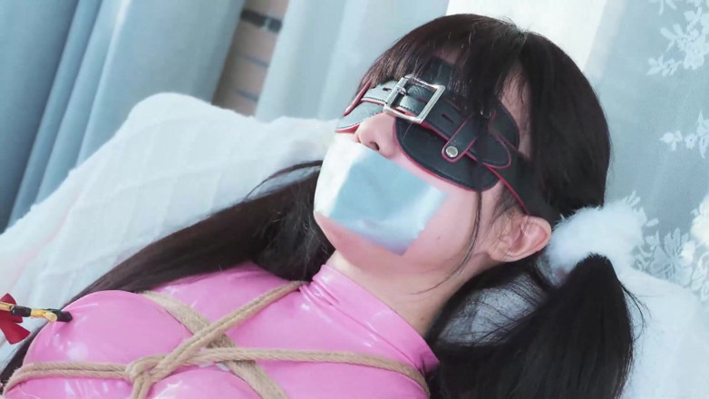 Aisan girl bondage: Ms17- použití lepicí pásky k dávení dívky a aby se...