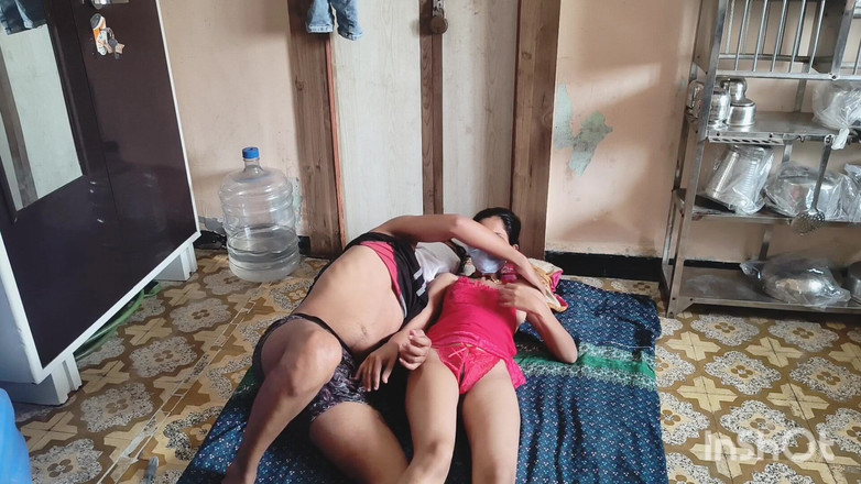 Desishycouple: Shivani Bhabhi Seks w różowym bikini. Część 1