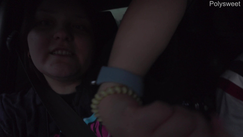 Polly Sweet: Meniduri diri saya sendiri di dalam mobil di tempat umum -...