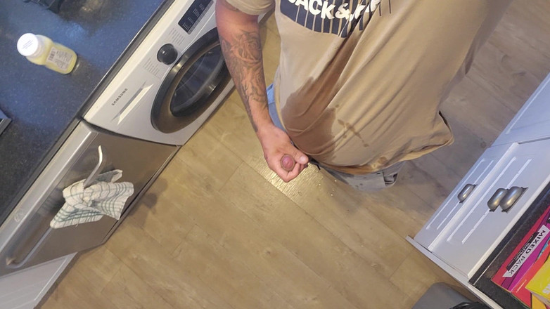 Garywhore: Pelacur kencing