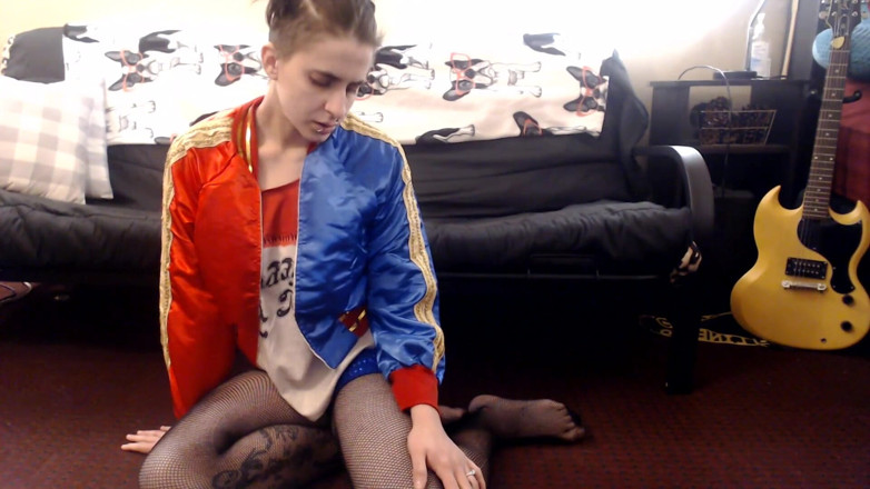 Abby Anna: Sexy harley Quinn furzt