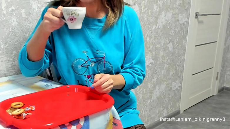 Ladyloveyoung60: Old lady blowjob handjob cum in coffee food fetish